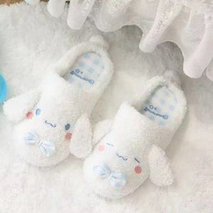 Sanrio Cinammonroll Women's Gir's Plush Slippers White Size 7/8